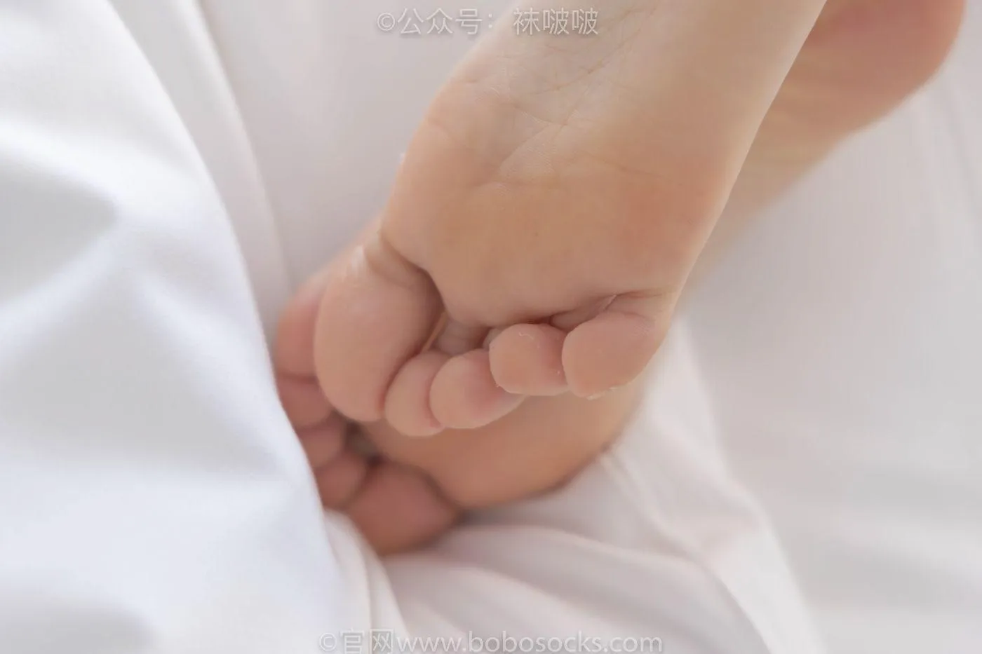 [BoBoSocks袜啵啵]NO.084 苏苏-运动鞋、日常所穿白棉袜、裸足 [140P]插图5